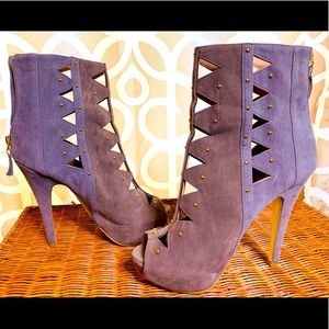 Gorgeous Ankle Boots w/Cut Outs and Gold Accents.